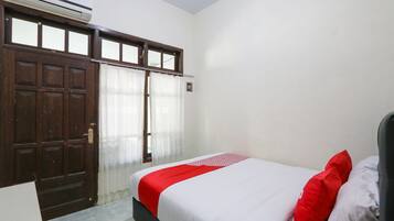 Deluxe Double Room | Desk, free WiFi, bed sheets