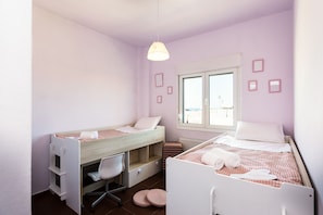 2 chambres, espace de travail pour ordinateur portable
