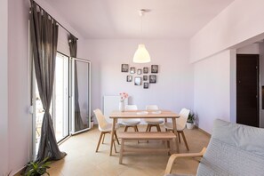 Panorama appartement, 2 slaapkamers | Dineren op de kamer
