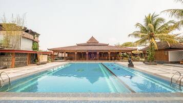 Kolam renang outdoor