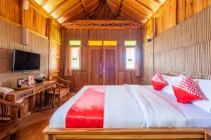 Deluxe Double Room | Desk, free WiFi, bed sheets - 1347 Joglo Garut Cottage (Garut)