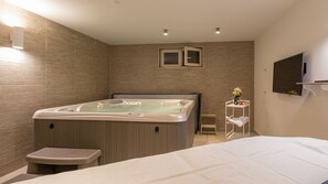 Spa - Villa Jardin - for 10 guests with 72 sq meter pool and many extras by MyWaycation (Butkovici)
