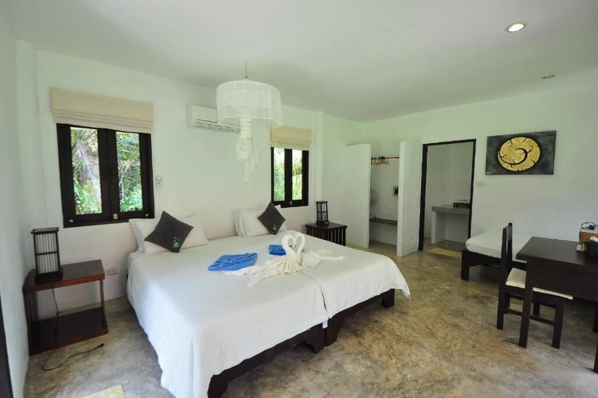 Sunset Twin Extra Bungalow | Minibar, in-room safe, desk, laptop workspace