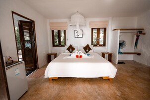 Minibar, in-room safe, individually decorated, individually furnished