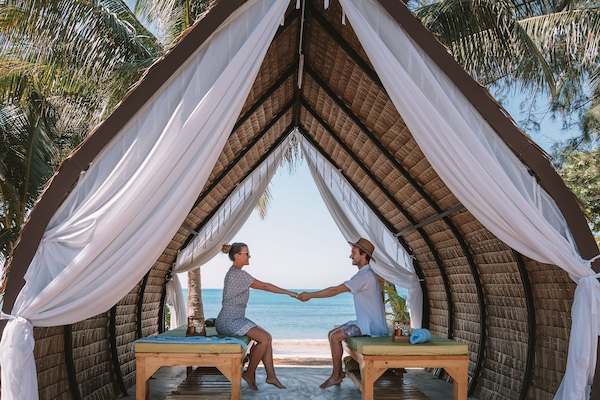 Parihoitohuone(ita), aromaterapiaa, thai-hierontaa, vartalon kuorintoja