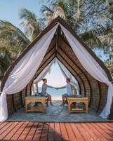 Couples treatment rooms, aromatherapy, Thai massages, body scrubs