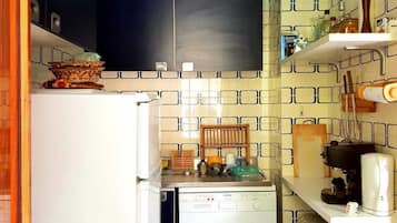 Apartment, 1 Bedroom, Mountain View | Private kitchen | Full-size fridge, oven, stovetop, coffee/tea maker