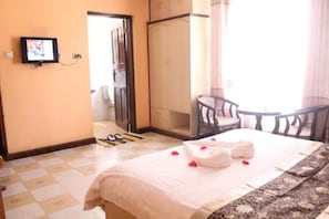 Standard Double Room | Desk, blackout drapes, iron/ironing board, free WiFi - Panesis Hotel (Embu)