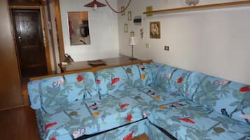 Apartment, 1 Bedroom, Mountain View | Living area | 21-inch flat-screen TV with digital channels, TV