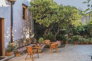Villa | Terrace/patio
