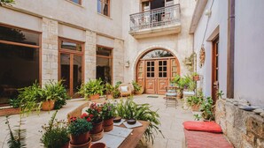 Courtyard - Serene Indoor Pool & Hamam Villa (Chania)