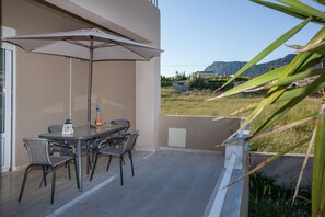 House | Terrace/patio