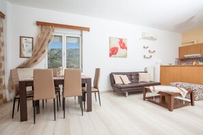 Ferienhaus | Wohnbereich | Fernseher