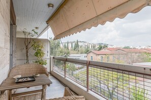 Apartment | Balcony view - Spacious & Modern flat in Heart of Athens (Athens)