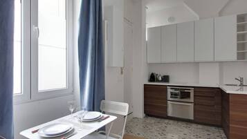 Frigorifero, microonde, lavastoviglie, macchina per tè/caffè