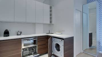 Frigorifero, microonde, lavastoviglie, macchina per tè/caffè