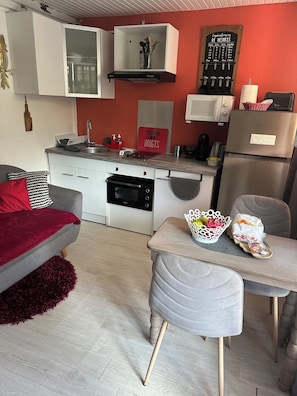 Interior - Sweet Pea F2 flirtatious in the countryside (Fort de France)