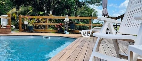 Alberca al aire libre y alberca climatizada