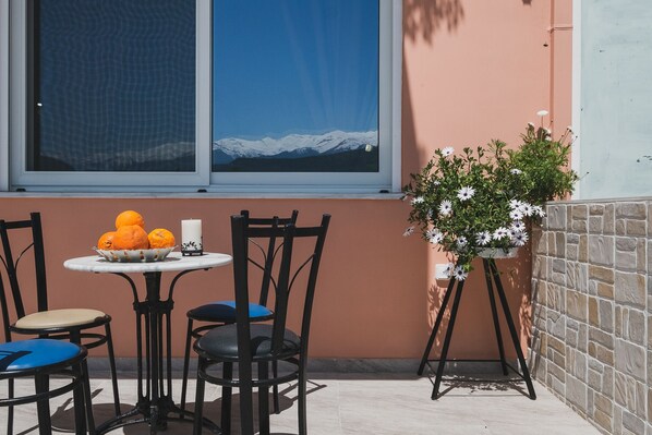 Apartment | Terrace/patio