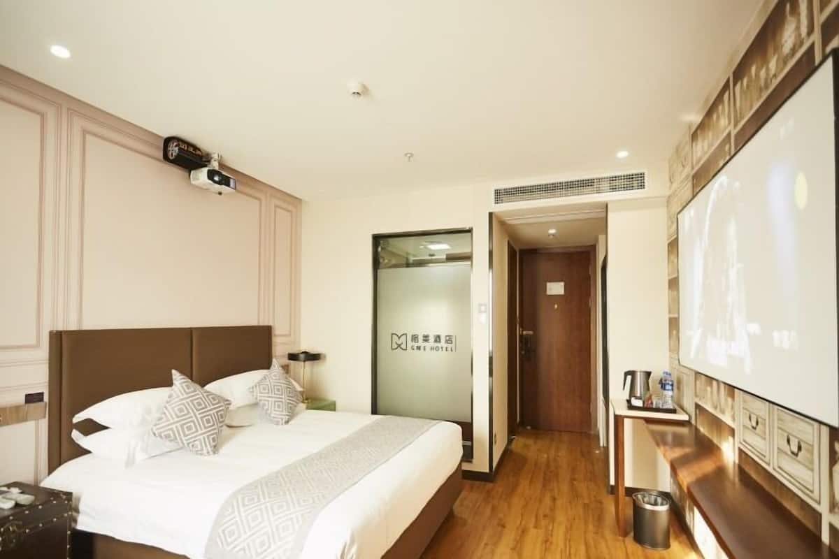 Habitación superior, 1 cama Queen size (Cinima) | Wifi gratis y ropa de cama