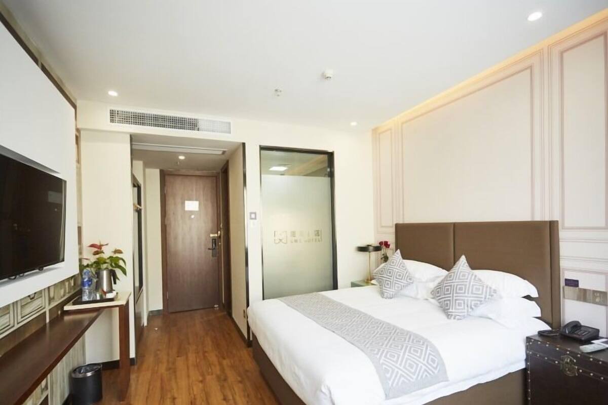 Habitación empresarial, 1 cama Queen size, sin ventanas | Wifi gratis y ropa de cama