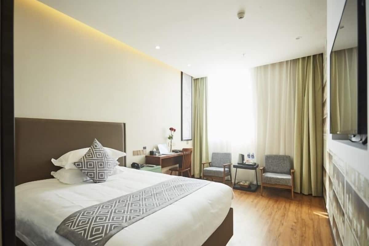 Habitación empresarial, 1 cama matrimonial | Wifi gratis y ropa de cama