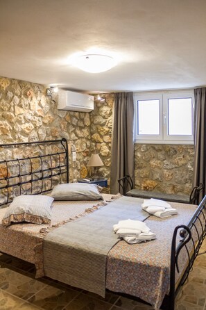 Departamento | 3 habitaciones, escritorio, tabla de planchar con plancha y wifi gratis 