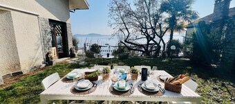 LESA CENTRE Villa vue panoramique sur le lac, grand jardin et ponton privé, WiFi