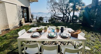 LESA CENTER Villa Panorama-Blick auf den See, einen großen Garten und privaten Dock, WiFi