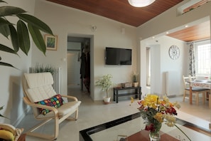 Apartment | Living area | Flat-screen TV