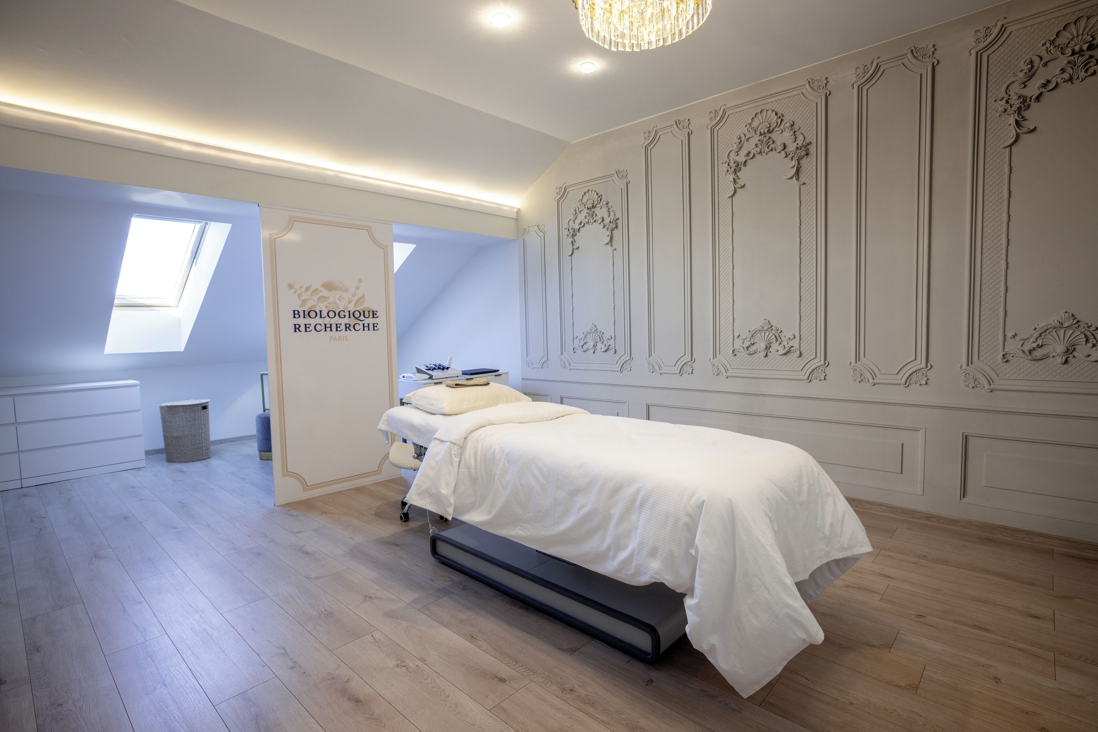 sauna, steam room, deep-tissue massages, sports massages, facials