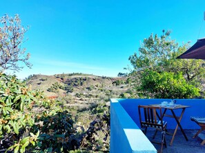 Outdoor dining - Dream views, tranquility and disconnection in Villa de Garafía, La Palma (Villa de Garafía)