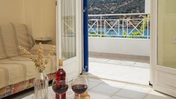 Apartment | Ruang tamu | TV