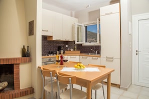 Apartment | In-room dining - Steps from Sea with great view cozy apartment (Kymi-Aliveri)