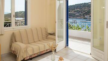 Apartment | Living area | TV