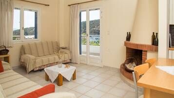 Apartment | Ruang tamu | TV