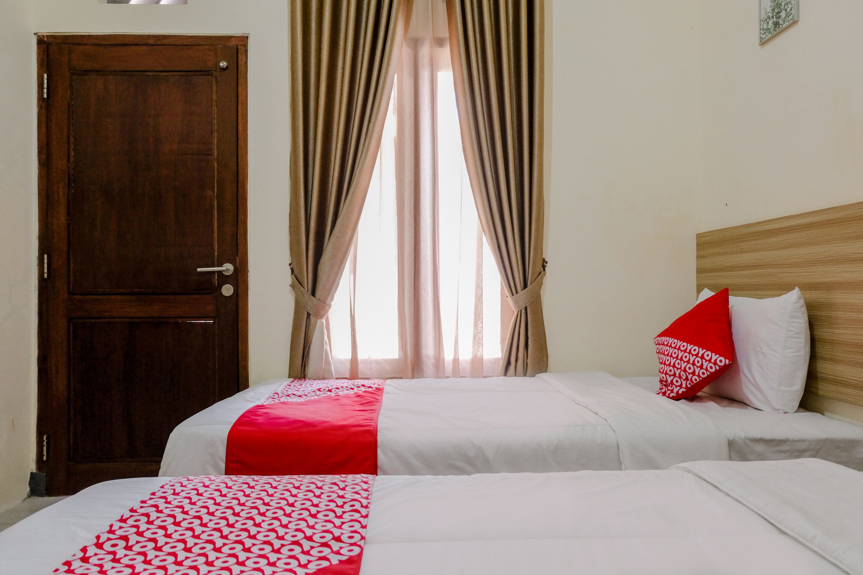 Deluxe Twin Room | Meja, Wi-fi percuma 