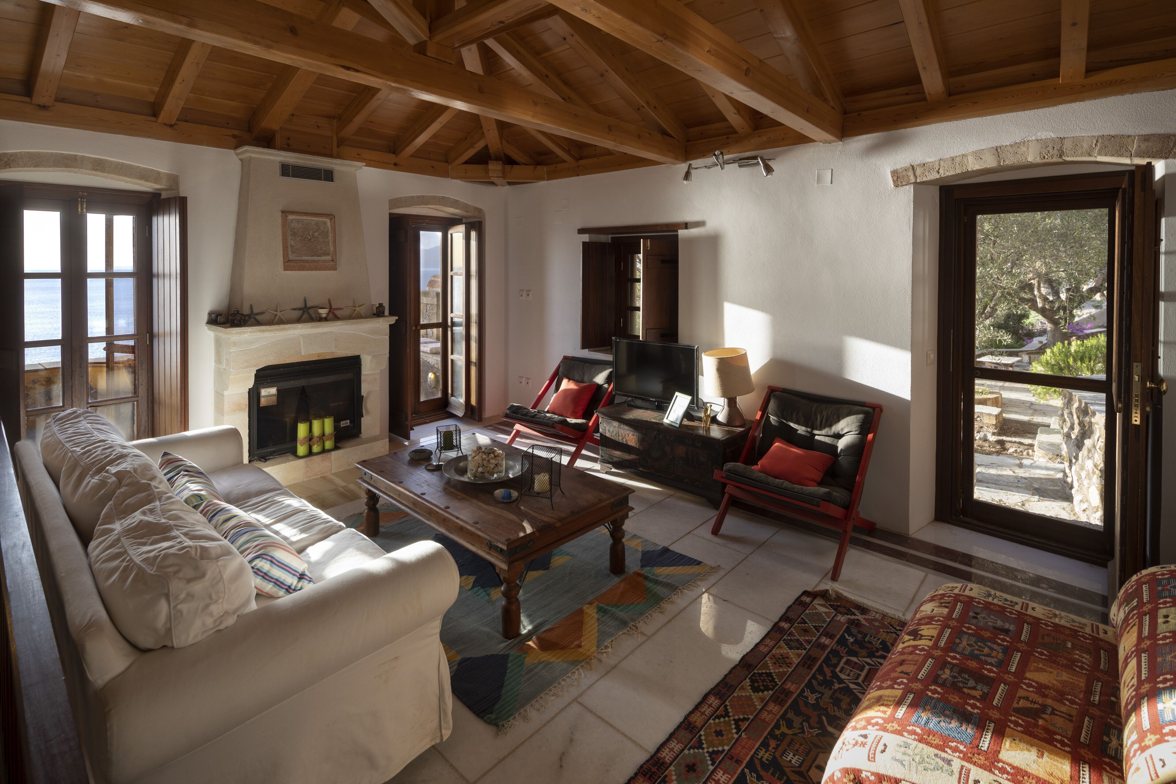 Een open haard, een dvd-speler en boeken