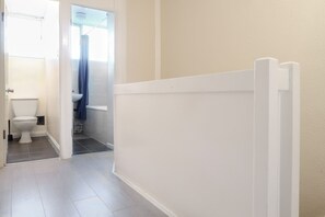 Lägenhet (1 Bedroom) | Badrum | Badkar/dusch och handdukar