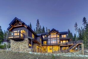 Exterior - Bearadise Forest: New, Modern Luxury Home w/ Beautiful Views & Pool Table (Breckenridge)