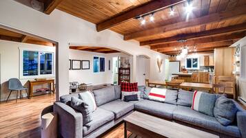 Cabin, 3 Bedrooms | Living area