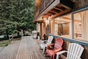 Cabin, 3 Bedrooms | Property grounds - 48sl - Hot Tub - Pets Ok - Wifi - Wood Stove - Sleeps 5 3 Bedroom Home by Redawning (Deming)