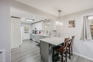 Cabin, 3 Bedrooms | Private kitchen