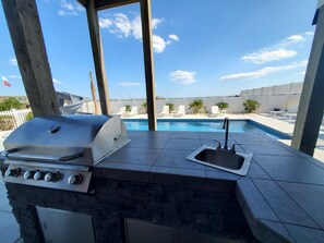 Outdoor spa tub - Ohana Tides 5 Bedroom Home by RedAwning (Supply)