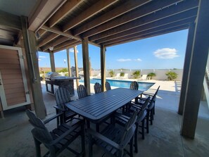 House, 5 Bedrooms | Outdoor dining