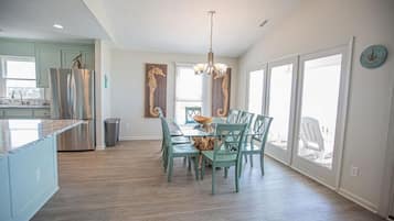 House, 5 Bedrooms | Dining