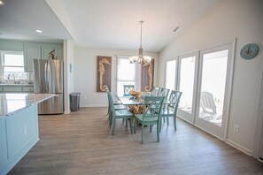 House, 5 Bedrooms | Dining