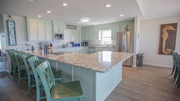 Casa, 5 quartos | Cozinha privada | Geladeira, fogão, cafeteira/chaleira, torradeira