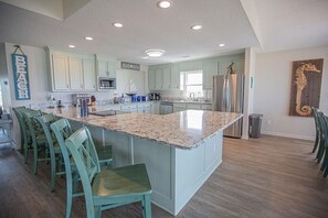 House, 5 Bedrooms | Private kitchen | Fridge, oven, coffee/tea maker, toaster