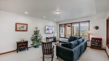 Apartment, 3 Bedrooms | Living area